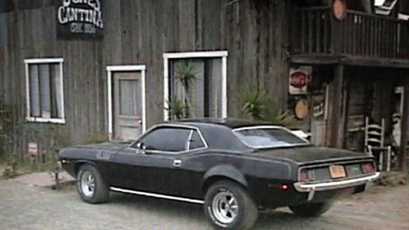 Dunes Cantina Phantasm 1 cuda rolls in for a cool one.